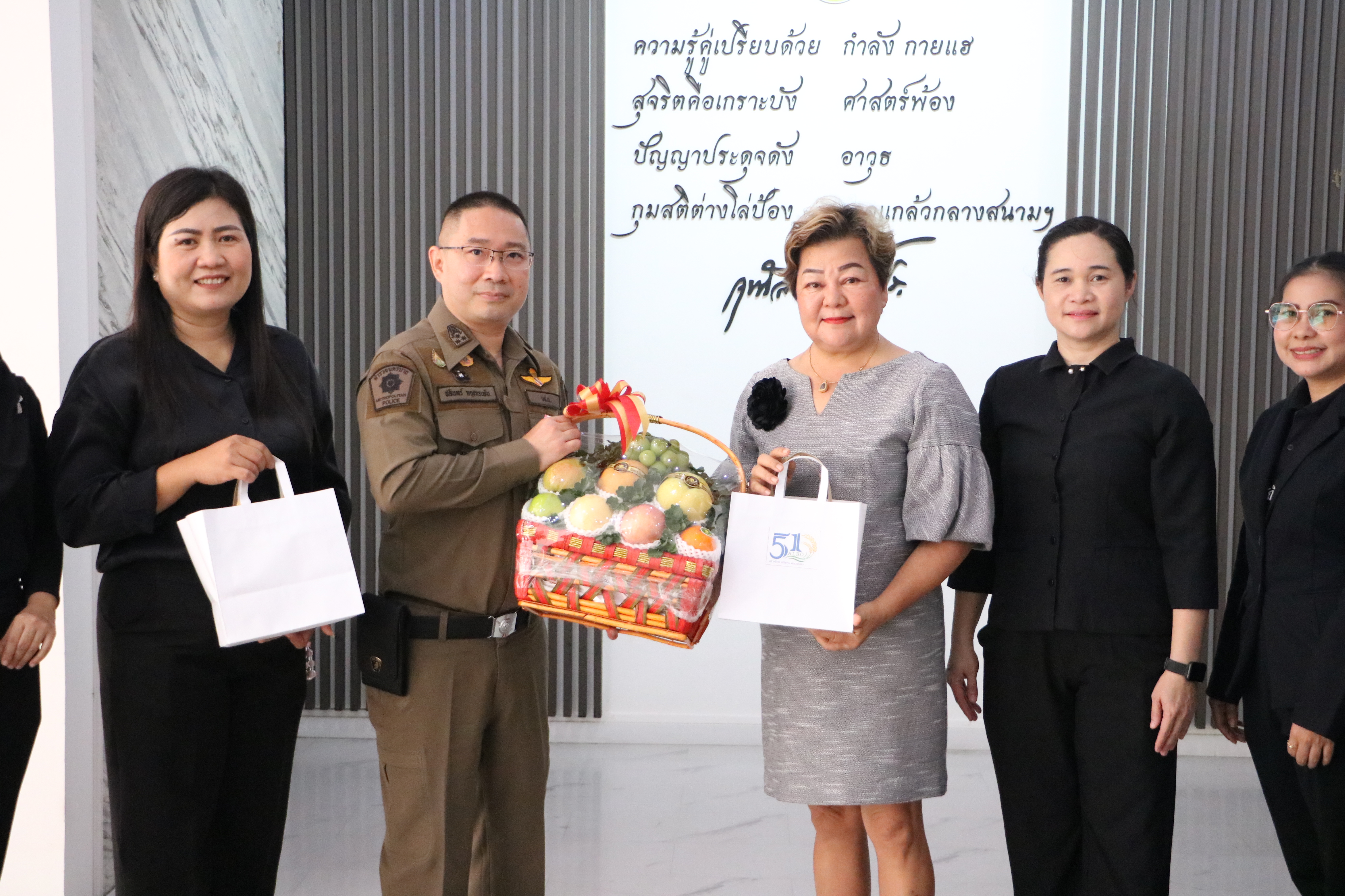 title - ส.ป.ก. ขอขอบคุณกองบัญชาการตำรวจนครบาล และ ศาลาว่าการกรุงเทพมหานคร ที่ให้การสนับสนุนการจัดงานวันคล้ายวันสถาปนา ส.ป.ก. ครบรอบ 51 ปี